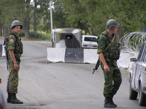 Vojaci na ruskem checkpointu pobliz Gori